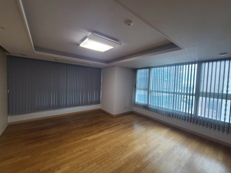 [용산구 커튼] 용산더프라임, 버티컬과 콤비·롤스크린으로 완성한 기하학적 채광 튜닝